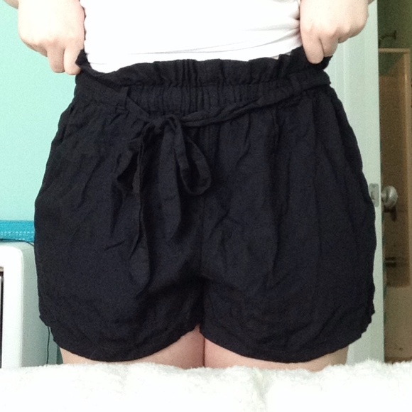 Hollister flowing short set of 3 - Picture 2 of 7